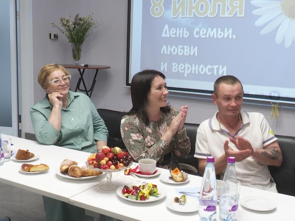 Клинские пары отметили День семьи медалями за любовь