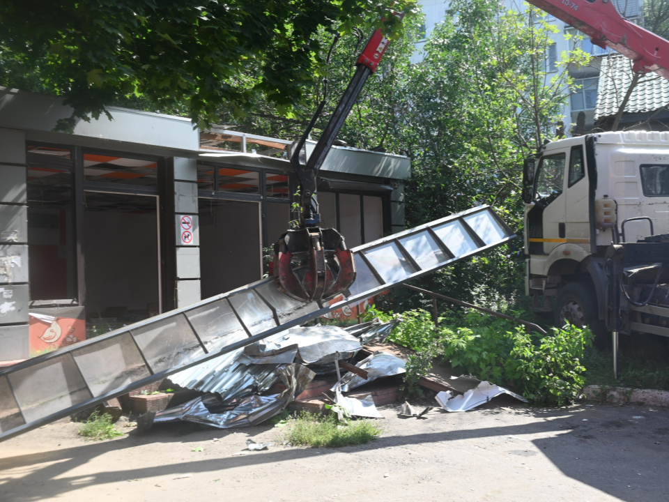 Три незаконные торговые палатки в один день снесли в Ленинском округе