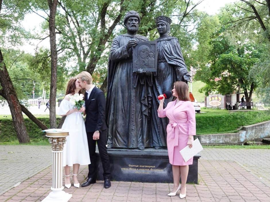 Как влюбленные получают благословение Петра и Февронии на крепкий брак