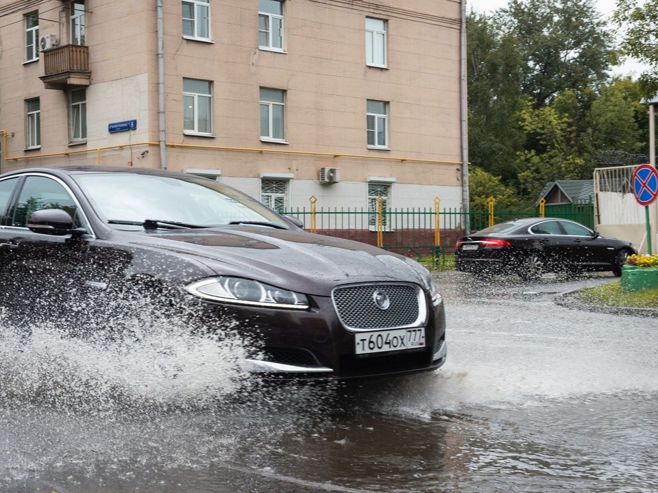 Выделены четыре опасности при вождении авто в дождь
