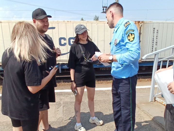 Жителям Селятина напомнили правила поведения на железной дороге