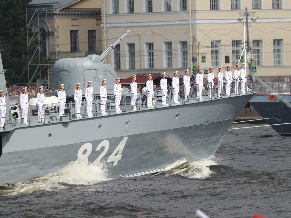 Глава Истры поздравила военных моряков с Днем ВМФ