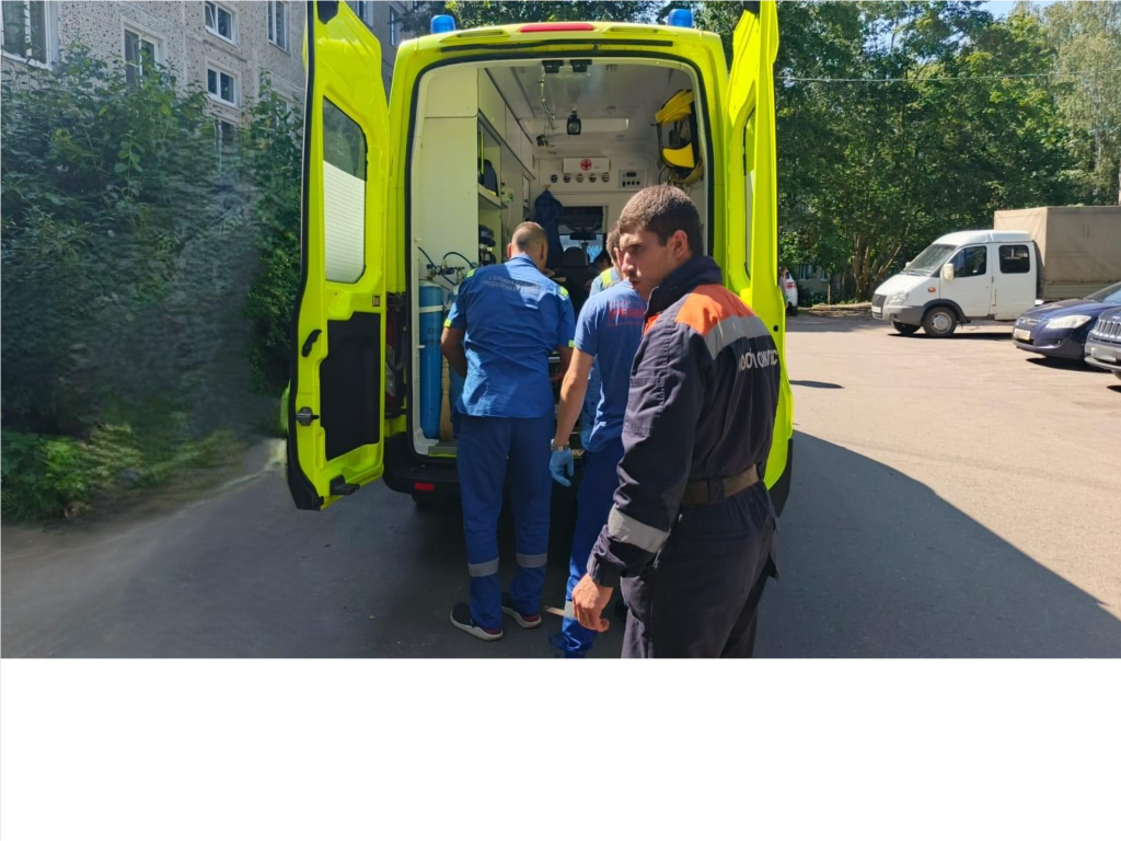 В Сергиевом Посаде спасатели вскрыли дверь в квартиру обездвиженного пенсионера