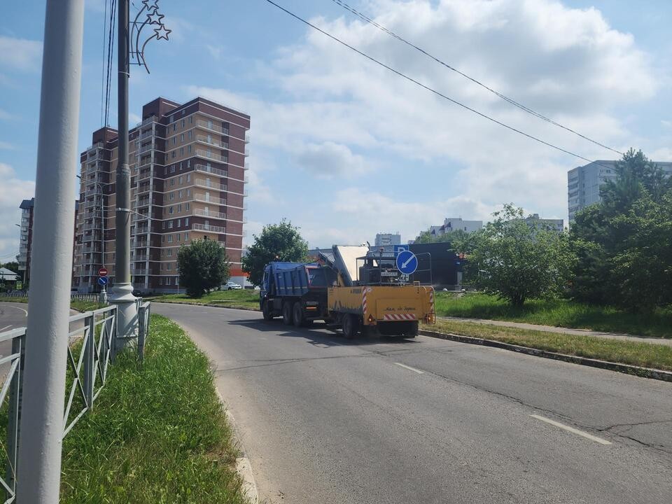 Спецмашины «Мосавтодора» убрали региональные дороги в Пущине