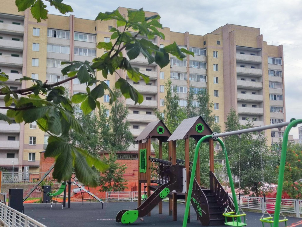 Безопасные детские площадки установят в 16 дворах Дубны этим летом
