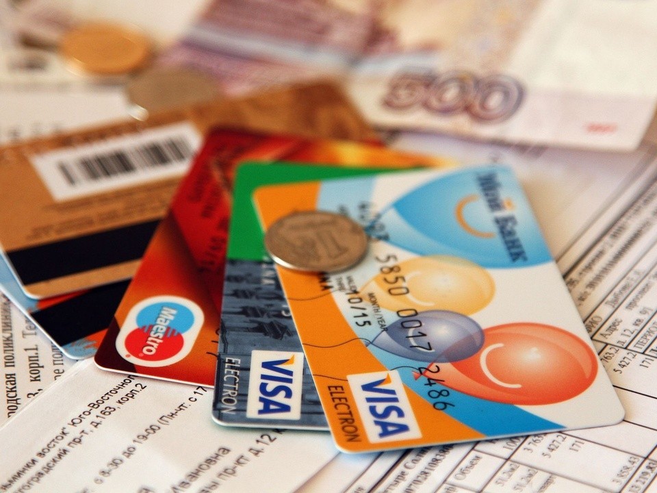 Владельцам карт Visa и Mastercard посоветовали заменить их на «Мир»