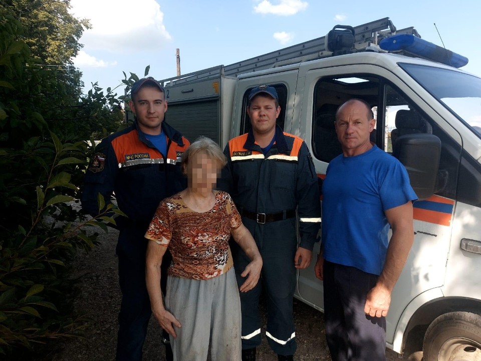 Спасатели разыскали пенсионерку, заблудившуюся в лесу в Рузском округе