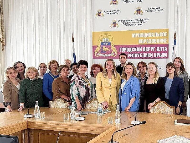 Депутат Монастырская обсудила будущее детских школ искусств на форуме в Ялте