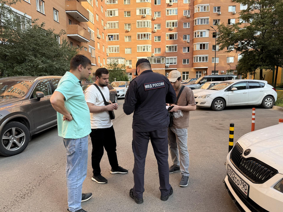 В Котельниках выявили нелегальных таксистов