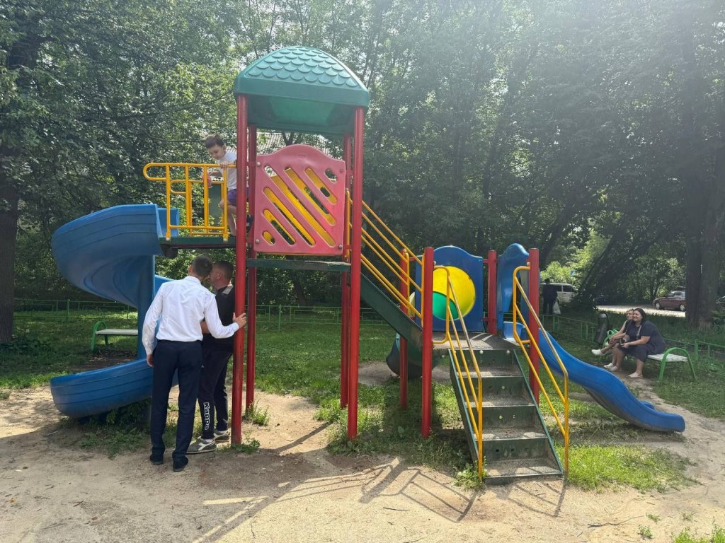 Детскую площадку в Любучанах заменят на новую в следующем году