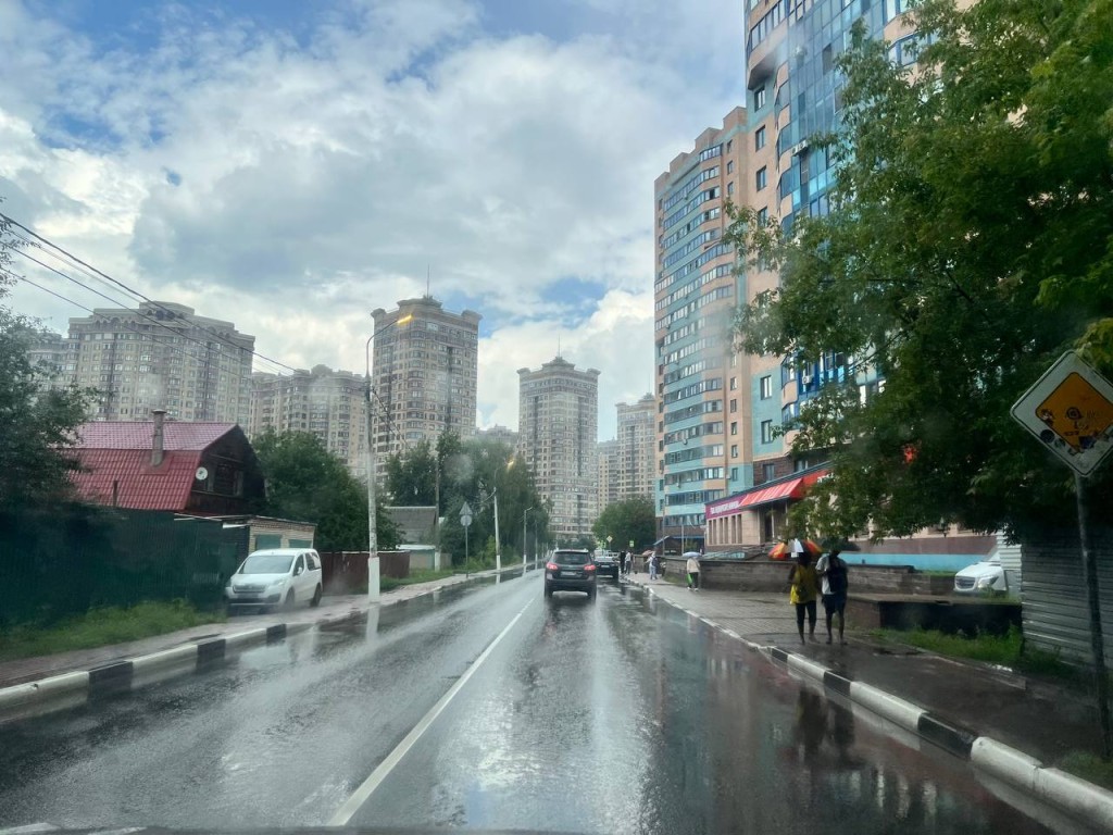 Грозовой фронт надвигается: два дождливых дня ожидают Подмосковье