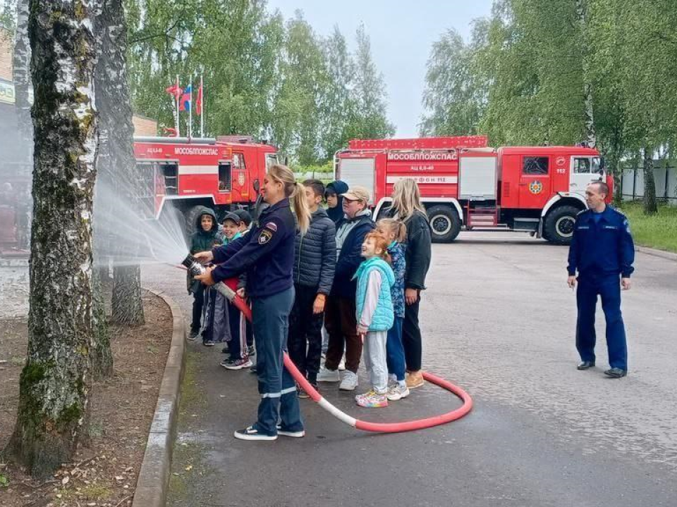 Одинцовские пожарные провели урок безопасности для особенных детей