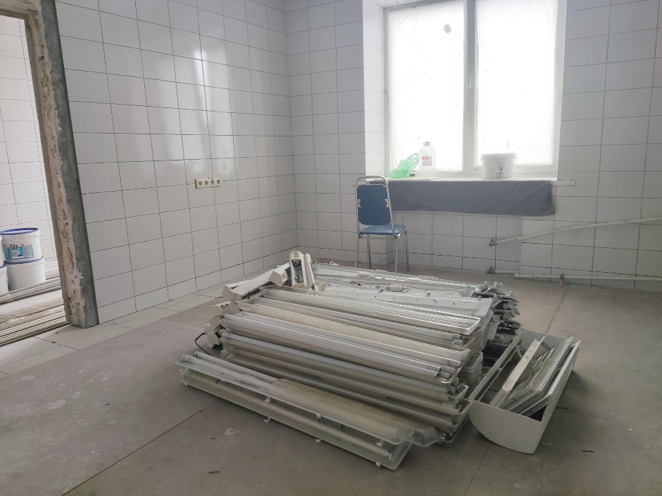 В хирургическом корпусе Каширской больницы строители приступили к отделочным работам