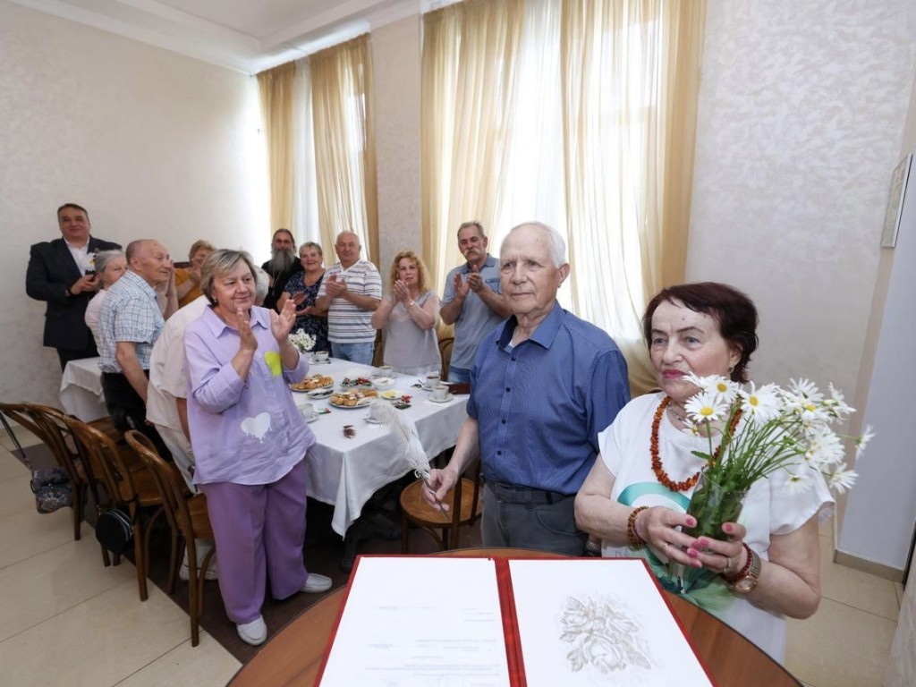 В Подольске пять пар-долгожителей собрались на чаепитие в честь Дня семьи, любви и верности