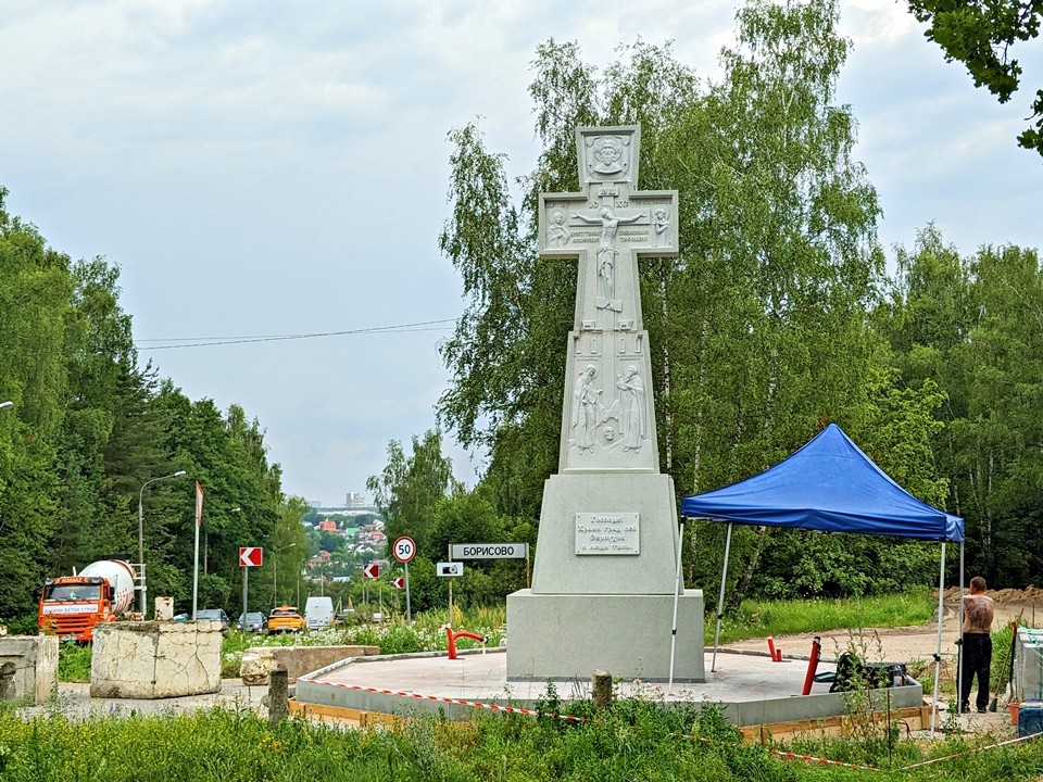 Поклонный крест в Серпухове обретет электрическую подсветку