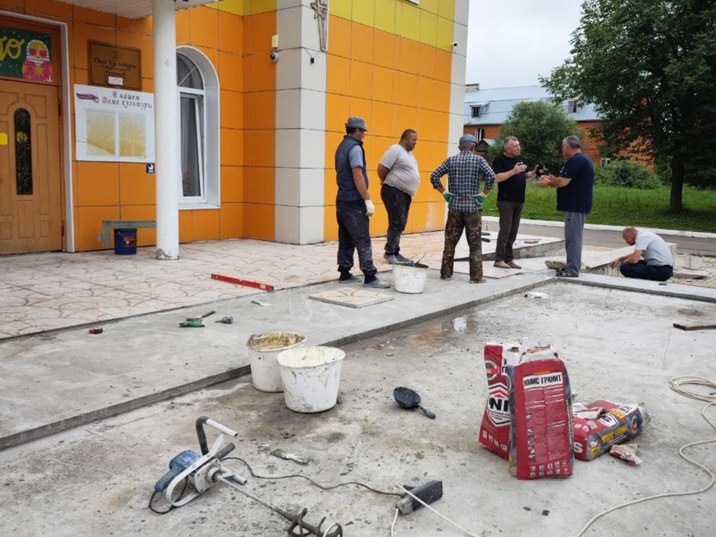 Ремонт Дома культуры в Леонтьеве выполнен больше, чем на половину