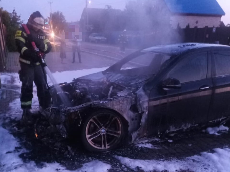 Эксперты установят причину возгорания автомобиля в Костылеве