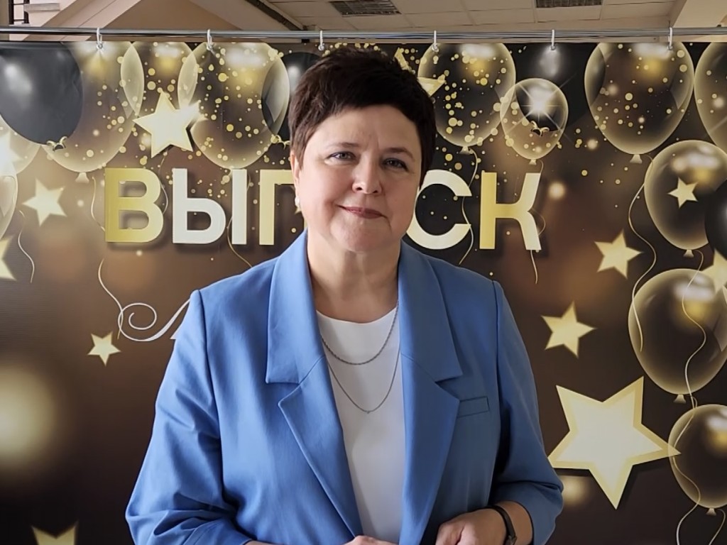 Учительница химии Елена Чуднова получит премию за высокие баллы ЕГЭ ее выпускников