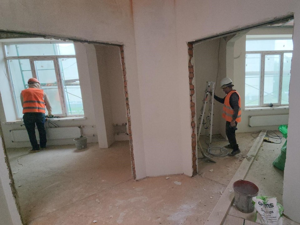 В детском саду «Улыбка» строители приступили к финишной отделке и благоустройству территории