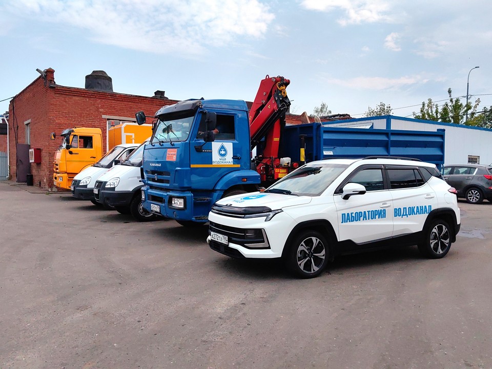 Новая спецтехника помогает коммунальной службе оперативно выполнять работу