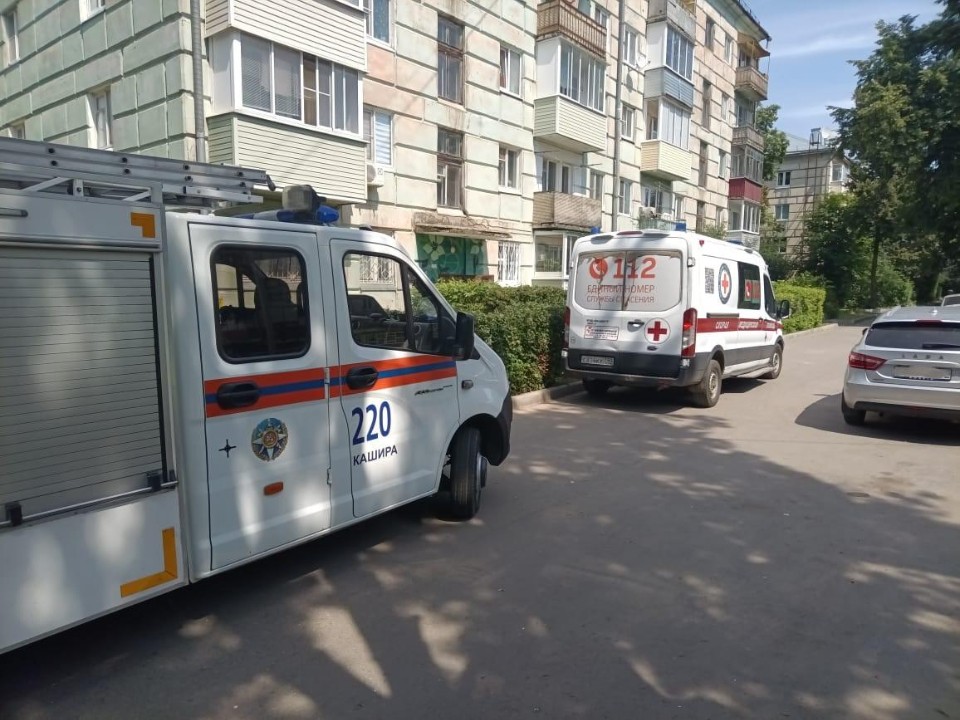 Спасатели помогли медикам госпитализировать больного пенсионера из Каширы