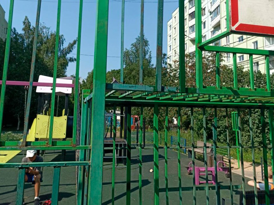 На улице Гражданская отремонтировали спортплощадку
