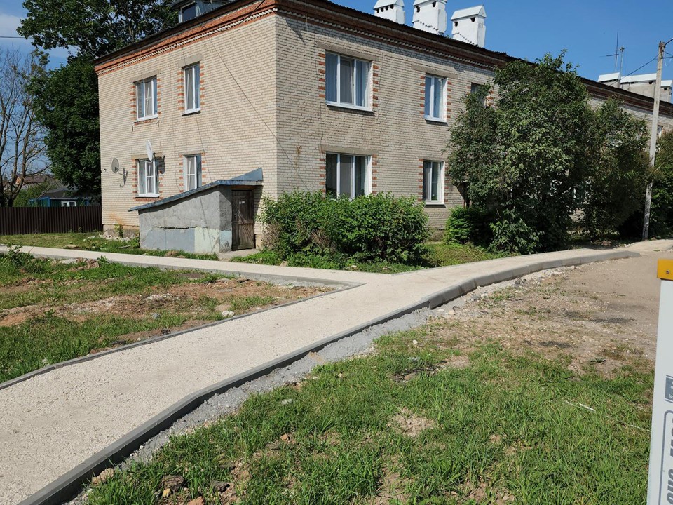 Во дворе в деревне Богослово установят новые фонари и оборудуют парковку