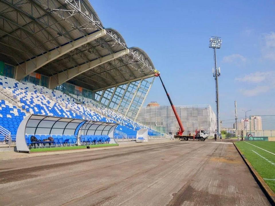 Спортсменам будет удобнее тренироваться на новом покрытии на стадионе «Авангард»