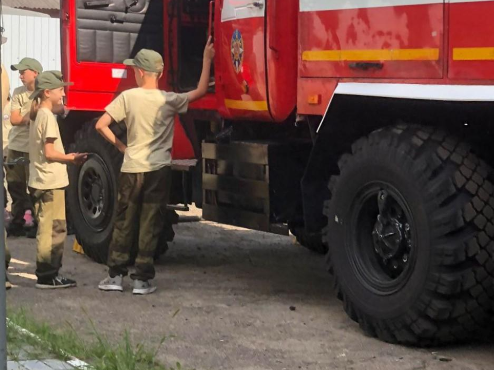 В Богородском округе сотрудники пожарной части обучили детей правилам безопасности