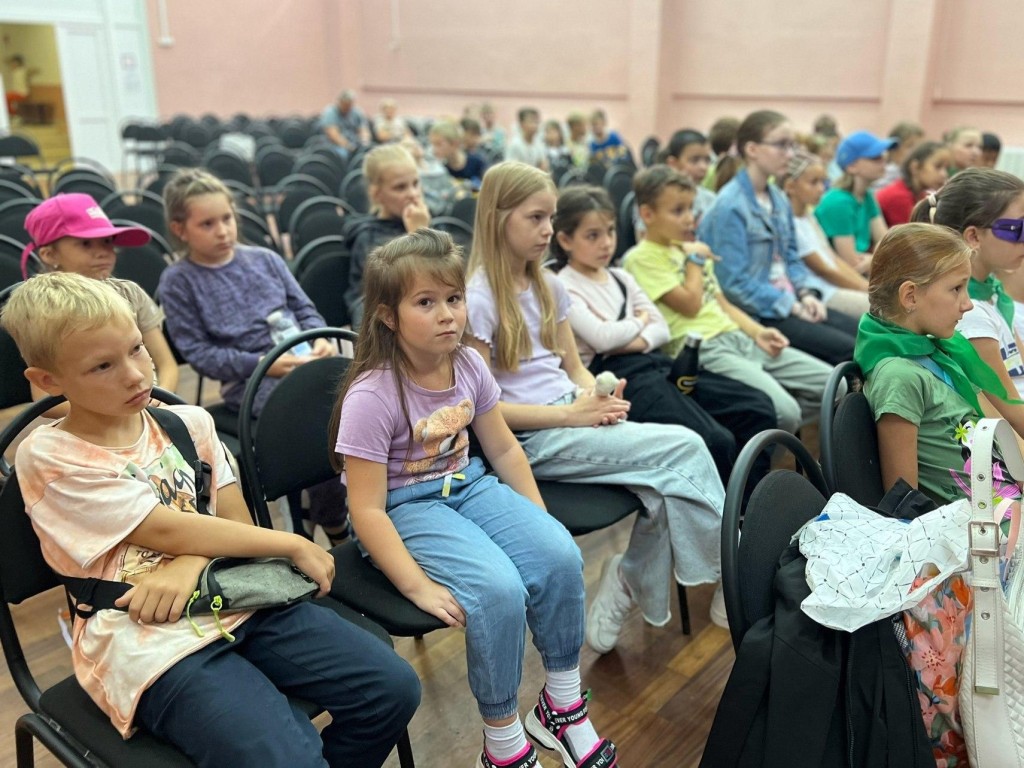 В Мытищах сотрудники полиции провели спортивную зарядку для детей