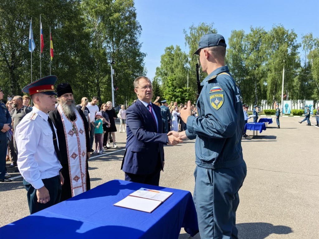 В Ногинском спасательном центре МЧС 19 местных новобранцев приняли присягу