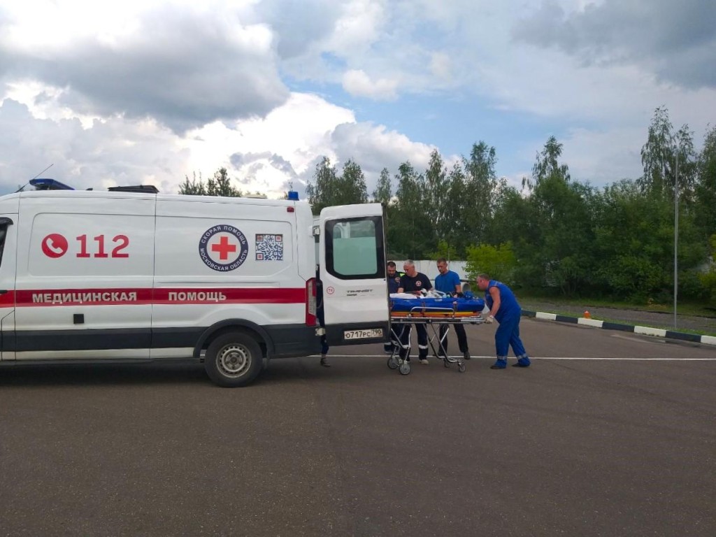 В Богородском округе спасатели помогли в экстренной перевозке пациента санитарной авиации