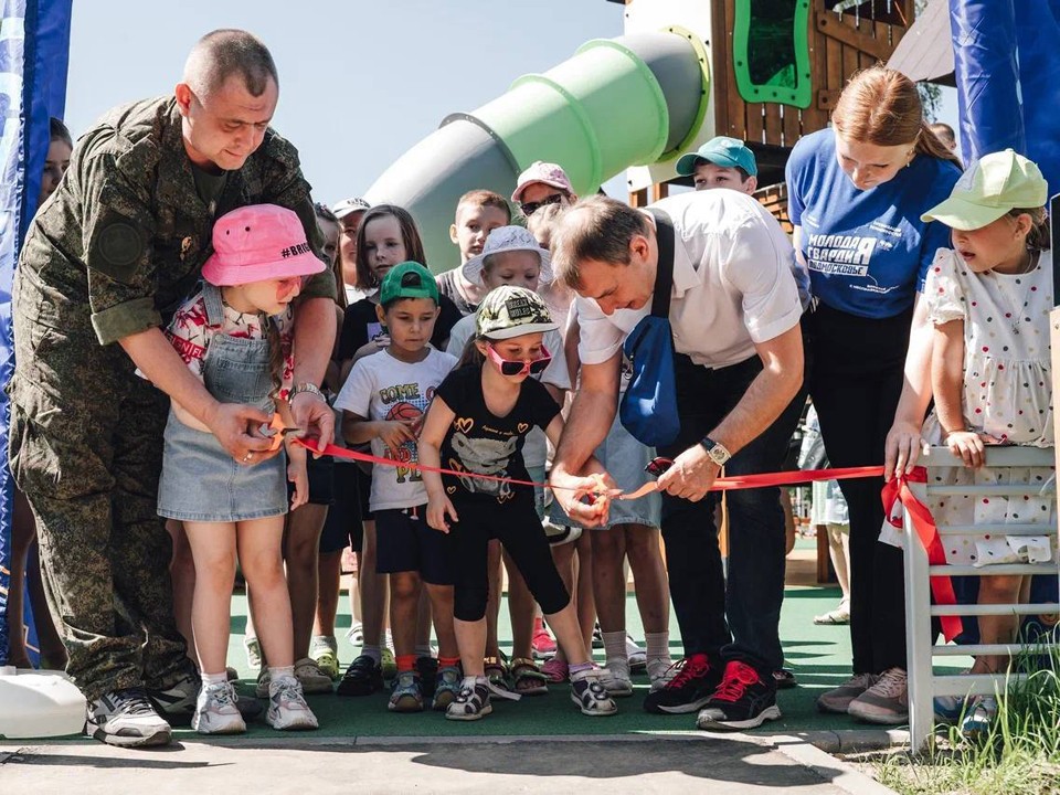 В честь открытия нового игрового комплекса в Щелкове детей угостили мороженым
