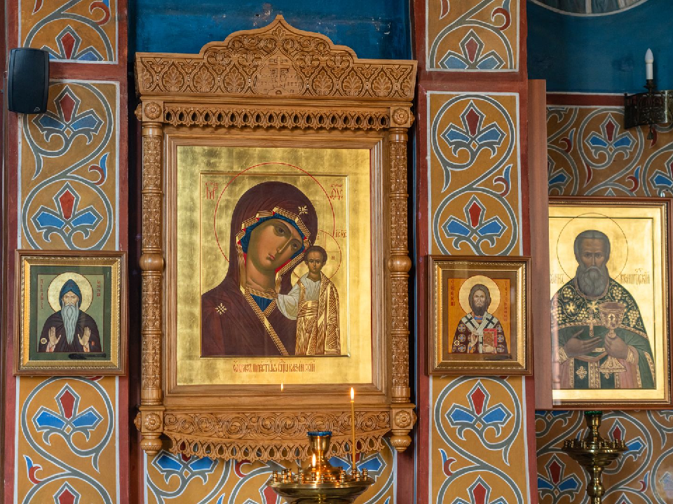 11 июля — день почитания иконы «Троеручица»: история, в чем помогает, как молиться