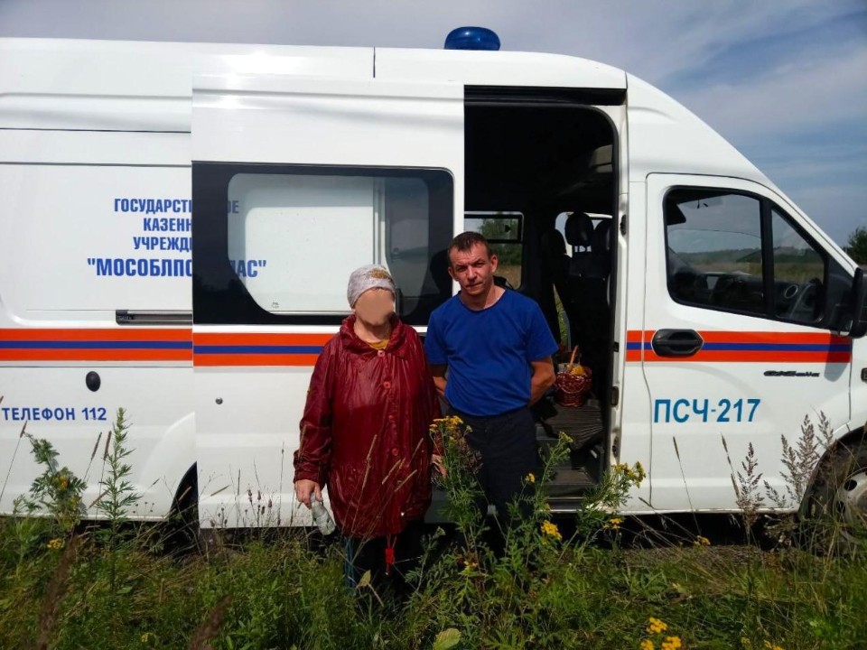 Спасатели вывели заблудившуюся пенсионерку из леса в Егорьевске