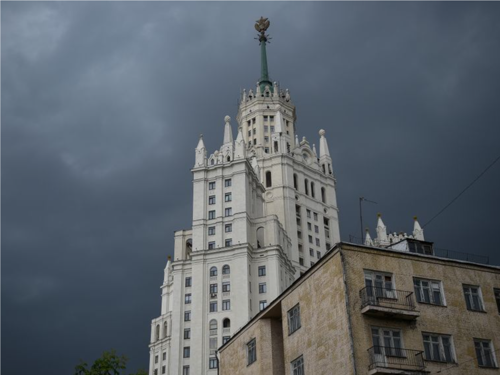 Атмосферное явление в виде черта заметили в Подмосковье