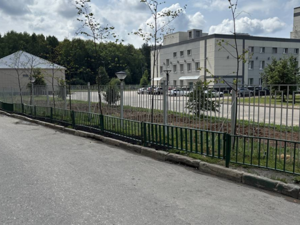 Звенигородцам объяснили, зачем в Супоневе поставили двойной забор