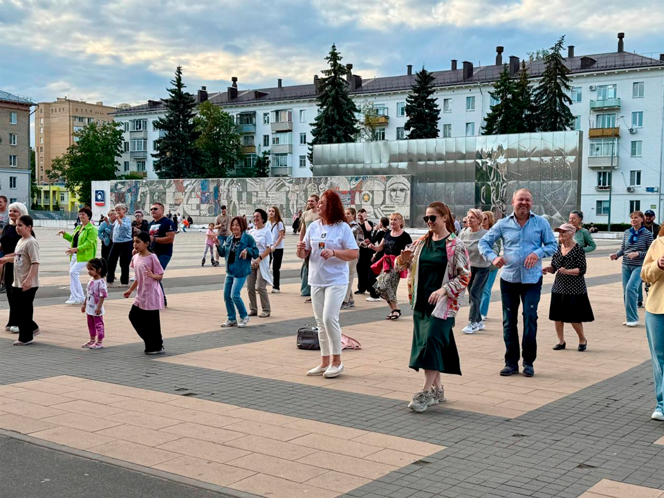 На Центральной площади Королева под звуки сальсы собрались танцоры всех возрастов