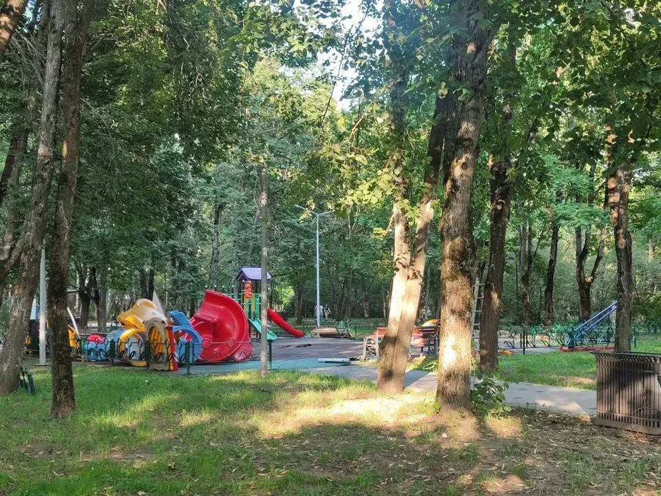 Две старые детские площадки в Звездном городке заменят на новые комплексы