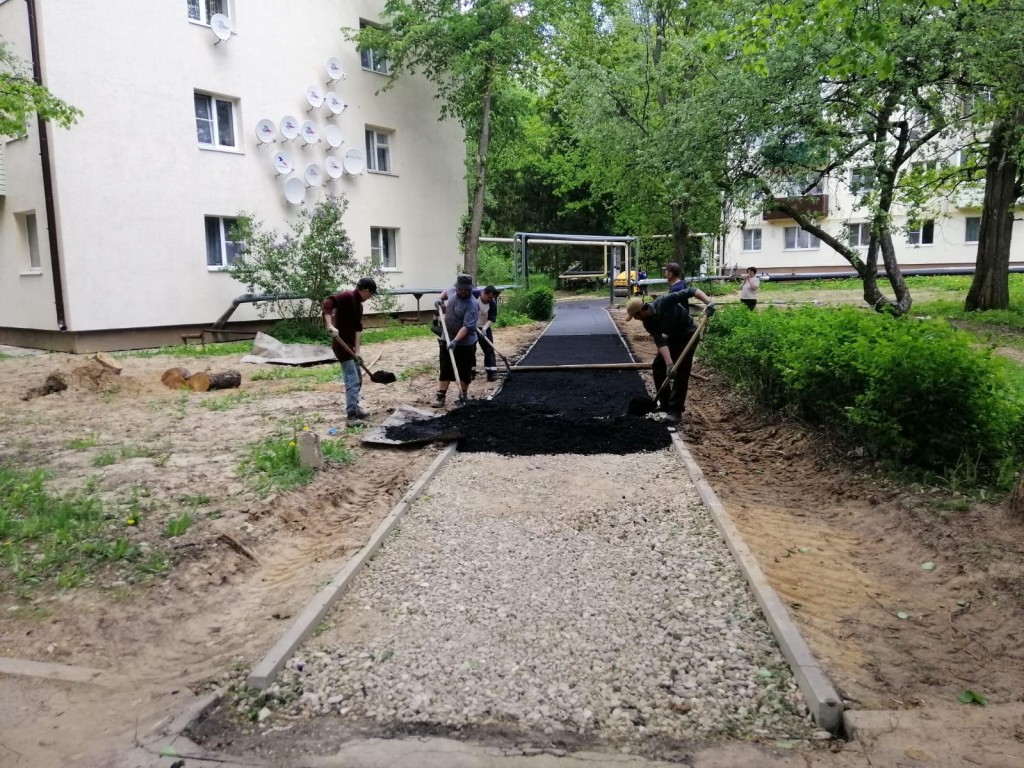 В ЗАТО Восход отремонтировали пешеходную дорожку у домов №2 и №3