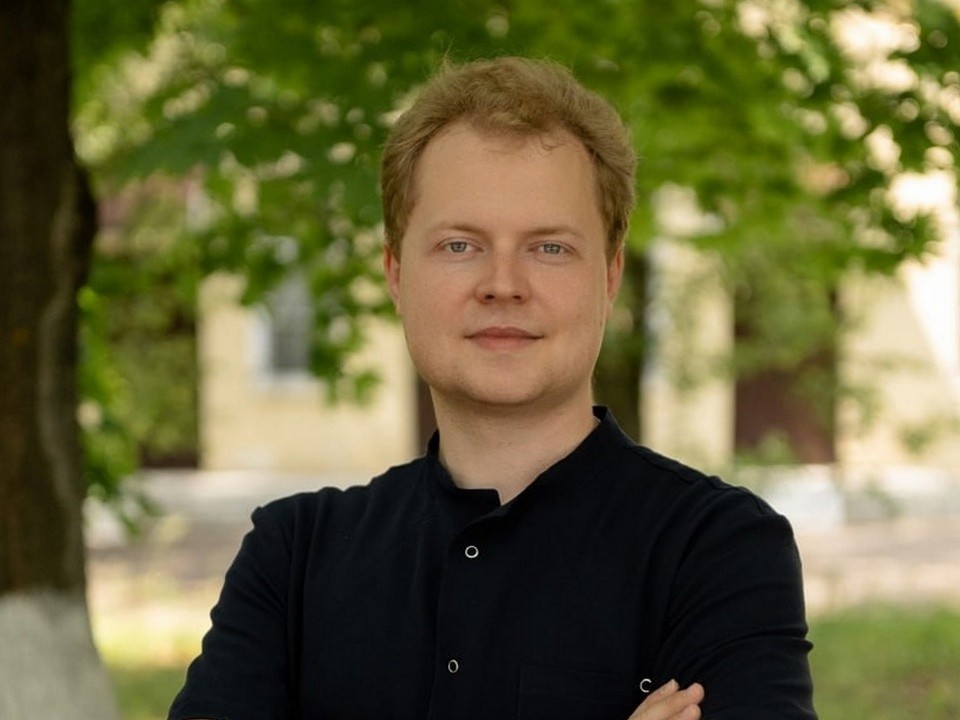 Луховичанин Антон Минаев в составе волонтерского отряда поехал работать в больницу Донецка