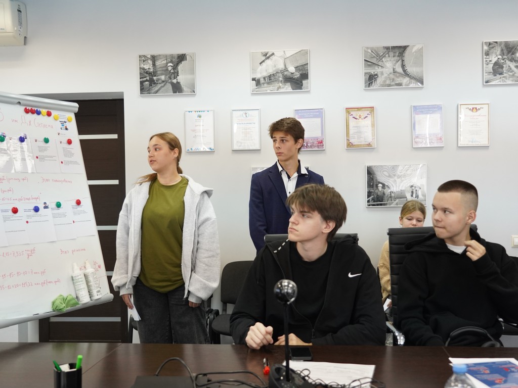 В Воскресенске 20 школьников смогли подработать летом на химкомбинате