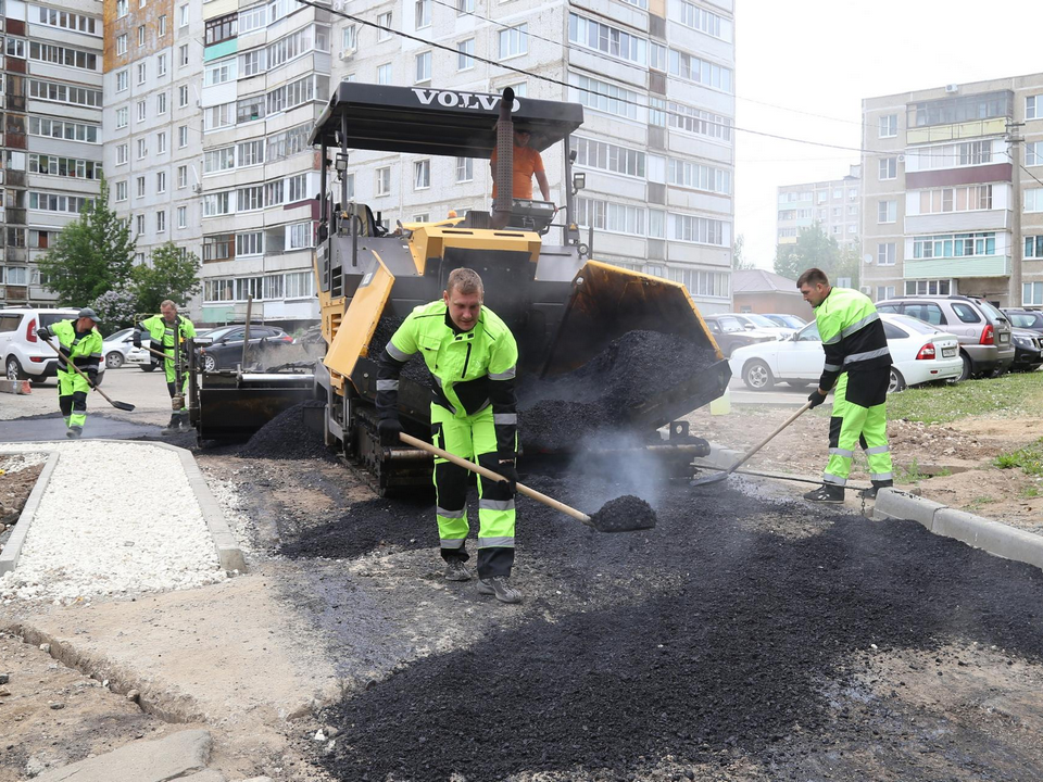 В округе Луховицы комплексно обновляют пять дворов