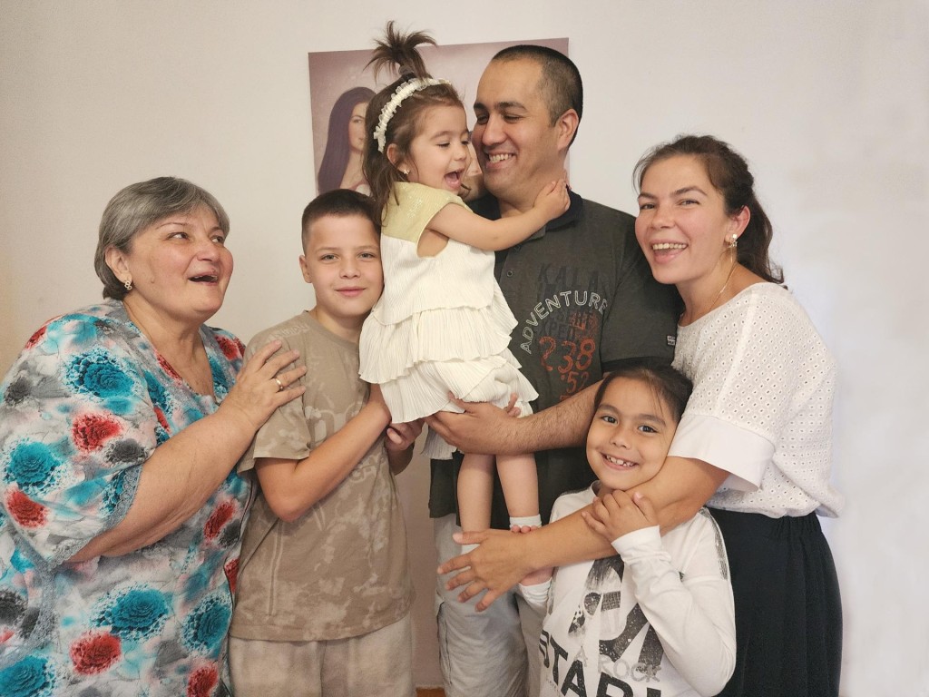 Самса от мужа, песни под гитару и барский бег: родители из Фрязина поделились рецептом семейного счастья