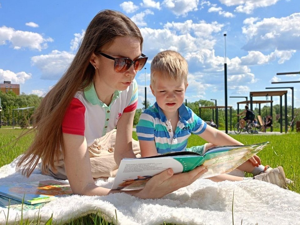 В Жуковском для детей работает летняя читальная «Книжная полянка»