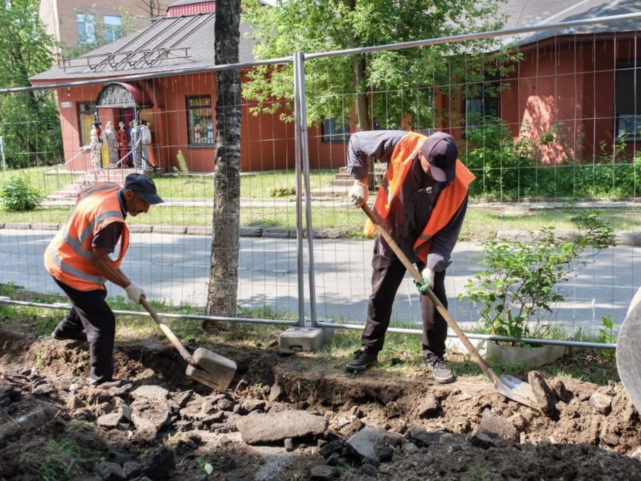 В Лыткарине прокладывают пешеходные дорожки по пяти адресам