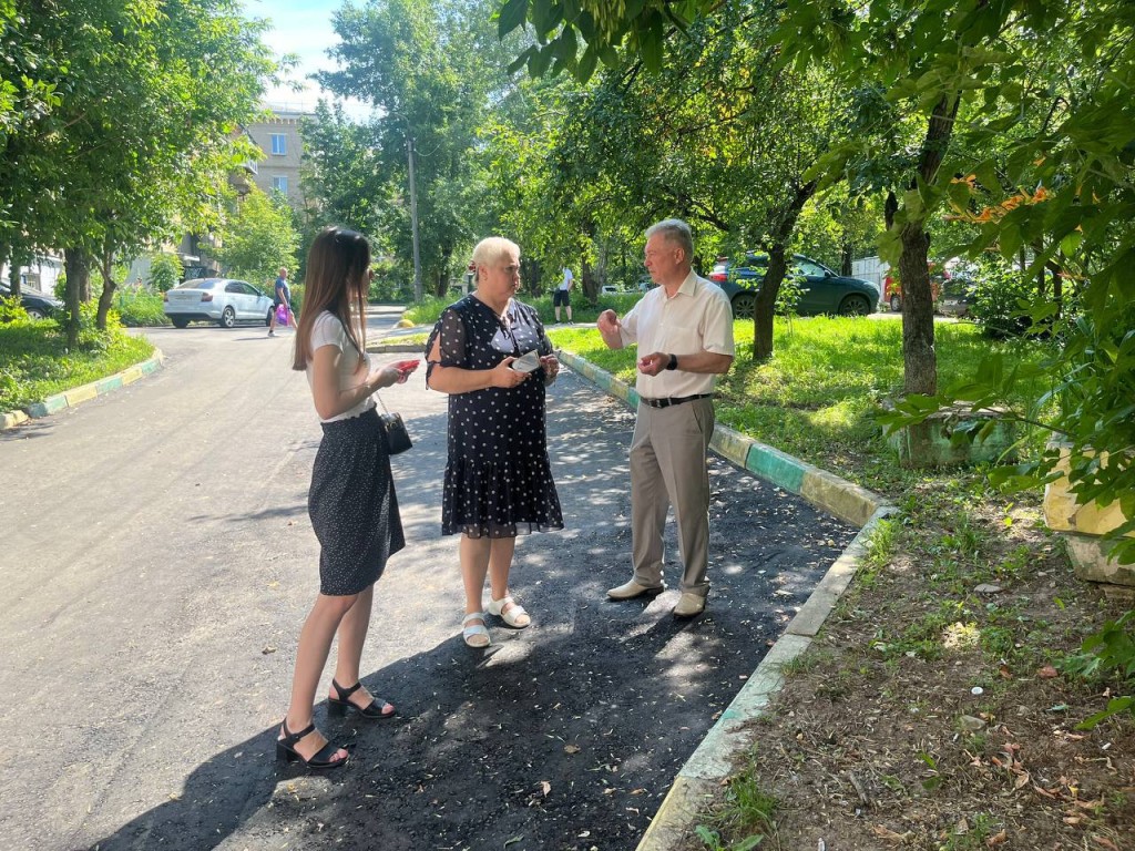 Во двор на улице Пионерской вернут вазоны
