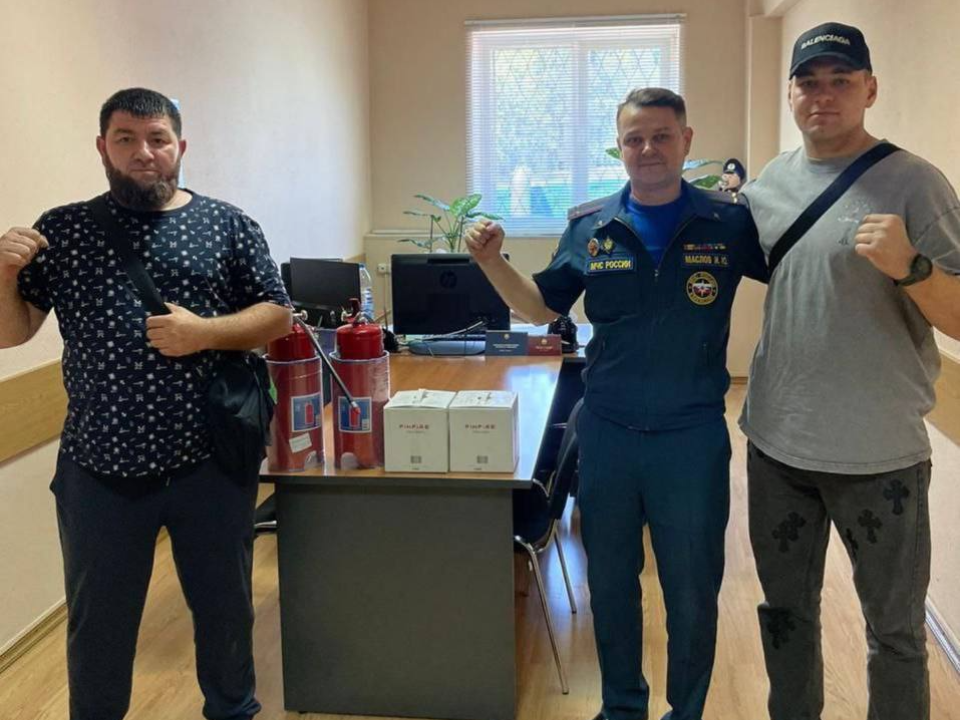 В МЧС пообещали наградить ветеранов СВО, которые спасали людей из пожара на ул. Озерная