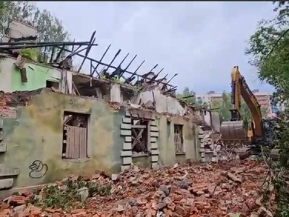 После череды несчастий в Дмитрове сносят аварийный дом в районе ДЗФС