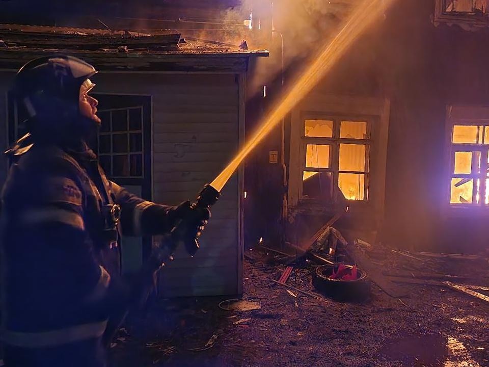В Раменском ночью горел большой частный дом
